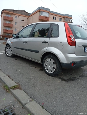 Vând Ford Fiesta