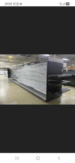 Structură de rafturi comercială