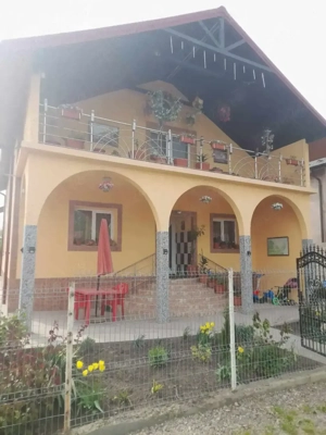 Vând casă în centru Loc Belcesti jud Iași 