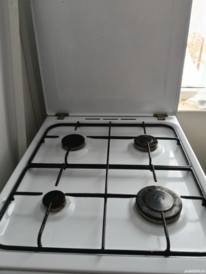 Aragaz cu patru ochiuri ,aprindere electrică Indesit stare bunat