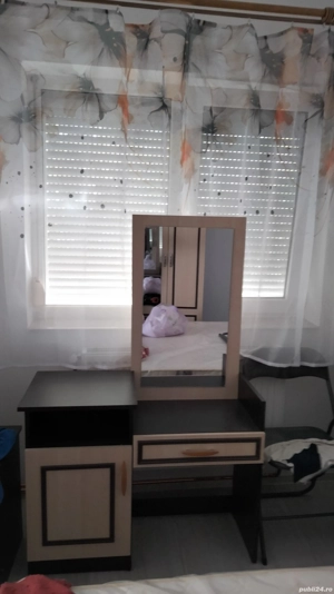 Măsuță de machiaj - imagine 2