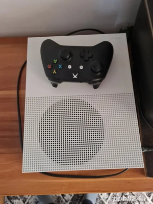 Vând xbox one s în stare foarte bună, cu contrroler si cablu de alimentare!