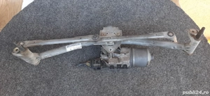 Ansamblul de ștergătoare din imagine este un ansamblu de ștergătoare de parbriz Bosch original