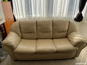 Canapea extensibila din piele culoare crem 