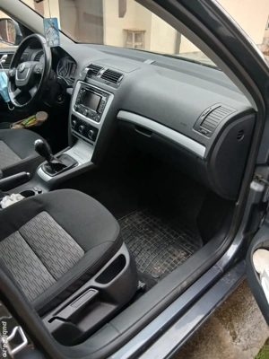 Skoda Octavia, an 2010, 1.6 TDI - imagine 9