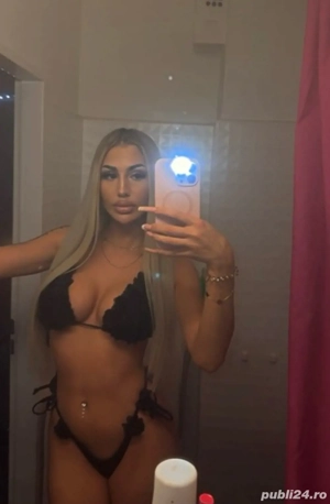 Raissa, tanară, naturală    