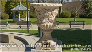 Vază ornament cu picior, galben patinat, model V1.