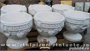 Vază ornament versace, alb marmorat, model V8.