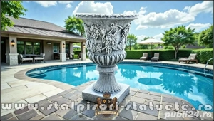 Vază ornament cu picior, gri patinat, model V1.