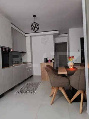 Apartament cu 3 camere, 63 mp, cu 2 bai si balcon mare, in zona Valea Garboului - imagine 2