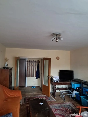 Vand apartament decomandat 3 camere , bucatarie ,2 bai, situat central - imagine 2