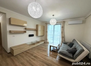 Strada asfaltata. Bucatarie inchisa. Decomandat.