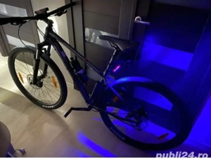 Stop bicolor rosu-albastru USB rotativ 360 gr bicicleta trotineta IPx4