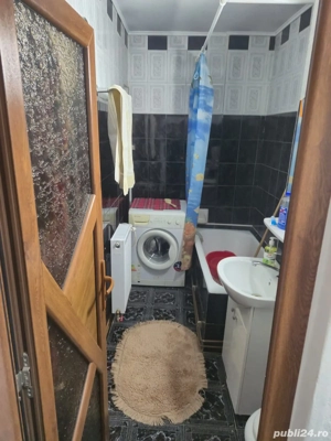 Închiriez garsoniera 