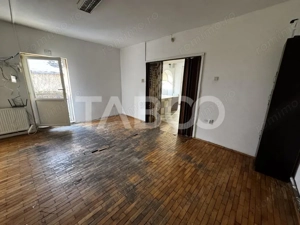 Spatiu comercial cu 2 camere 70 mpu vedere la strada Cristian Sibiu - imagine 6