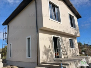 Vila cu 5 camere de vanzare in Frumusani