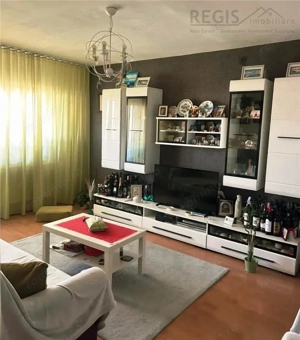 Apartament 2 camere Aurel Vlaicu Central cu parcare si boxa