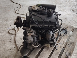 Vând motor 1.9 TDI 105 cai cod motor BXE 2600 de lei cu anexe 1400 fără anexe am toată mașina 