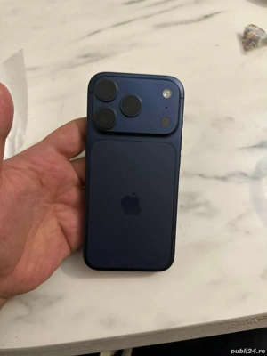 iPhone 17 Pro   albastru   stare foarte bună