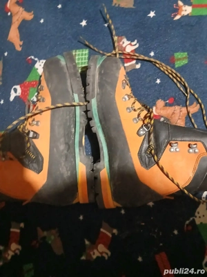 Bocanci de protecție cu bombeu metalic   aproape noi