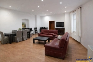 Rezidenta 4 camere,in farmec istoric, vedere Tampa,cu beci si pod,Centrul Istoric Brasov