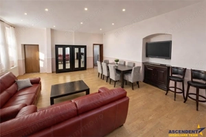 Rezidenta 4 camere,in farmec istoric, vedere Tampa,cu beci si pod,Centrul Istoric Brasov