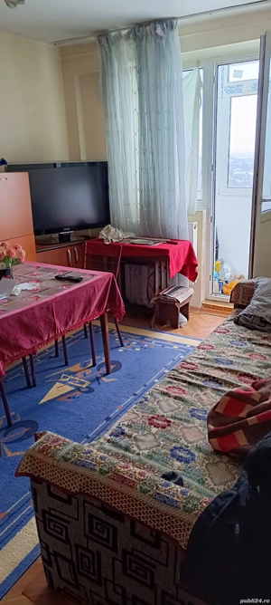 Proprietar,vand apartament semidecomandat Luica 10 10