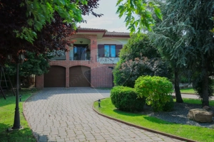 Vilă mediteraneană premium cu piscină, de vânzare, zona Dealuri Oradea