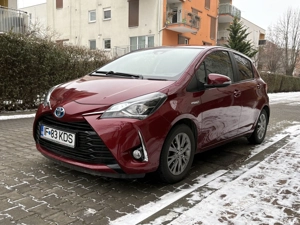 Toyota Yaris Hybrid 1.5, an 2017, prima înmatriculare 10.2017, echipare Dynamic - imagine 2