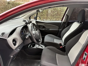 Toyota Yaris Hybrid 1.5, an 2017, prima înmatriculare 10.2017, echipare Dynamic - imagine 9