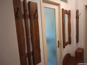 Garnitură de mobilier pentru hol de bloc.