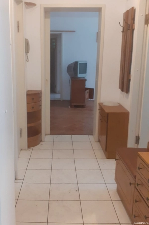 Garnitură de mobilier pentru hol de bloc.