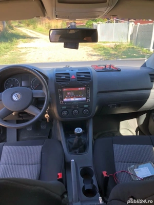 Vând gold v în stare foarte bun 