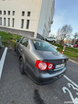 Vând Volkswagen Jetta 2009, AL DOILEA PROPRIETAR, motor 1.6 cmc, 191.454 km reali,stare f buna - imagine 2