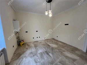 Spatiu de birouri complet renovat cu 3 camere si 2 bai zona centrala - imagine 9
