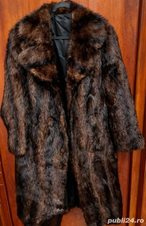 Vând două haine din blană naturală
