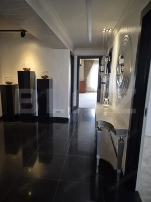 Apartament 4 camere, 135 mp, 2 bai, terasa, parcare, Complex Semiluna