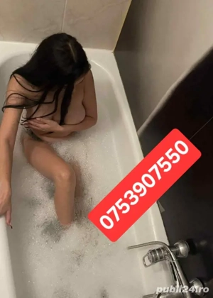 "Masaj și Dominare Activă: O Experiență Intensă de Control și Plăcere" - imagine 3