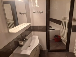 Apartament 3 camere, 74 mp, zona Central - imagine 9
