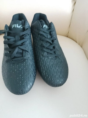 pantofi fotbal Fila nr 43 ca si noi