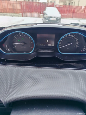 Peugeot 2008 motor 1.2 benzină an 2015 - imagine 2