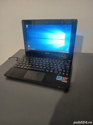 Laptop Asus cu ecran tactil 