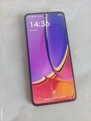 Vând Motorola Moto G84 5G [fisurat] dar [perfect funcțional] [poze reale]