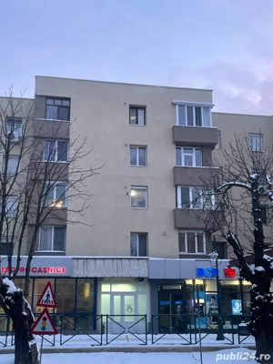 Vand apartament cu 3 camere ultracentral in Salonta etajul 3 
