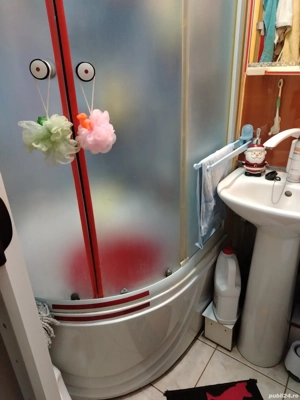 Cabina dus cu cadita