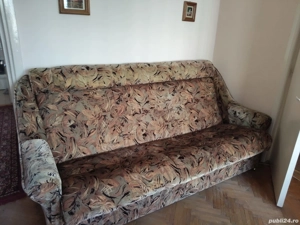 Vând canapea, fotolii și mașina de cusut de colecție.
