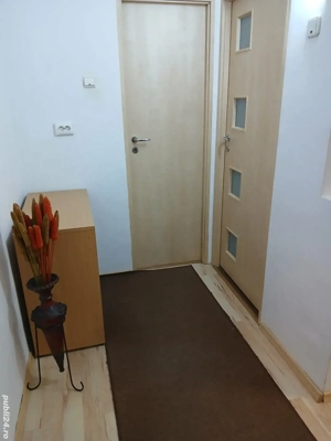 Închiriez apartament cu 2 camere, mobilat, decomandat, parter,cu centrală termică,zona CORINA-TUDOR - imagine 7