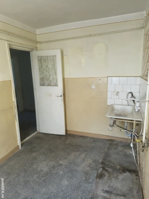 Apartament 3 camere etaj 2 zona Centrala - imagine 2