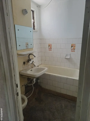 Apartament 3 camere etaj 2 zona Centrala - imagine 3