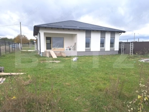 Casă nouă pe parter cu vedere spre munți – Tărlungeni, Brașov